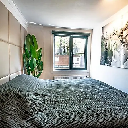 Amsterdam-houseboat-amstel 4*