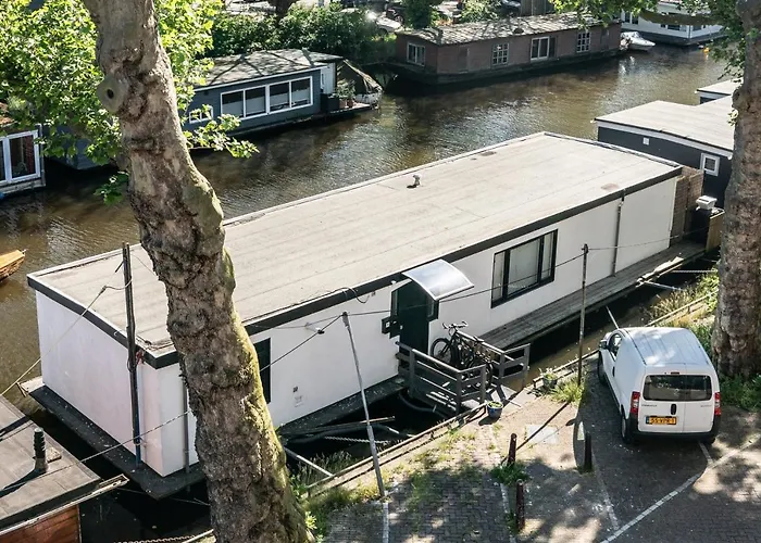 Amsterdam-Houseboat-Amstel Amsterdam