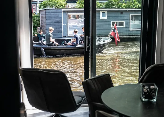 Amsterdam-Houseboat-Amstel Amsterdam