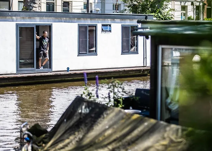 Amsterdam-Houseboat-Amstel Amsterdam