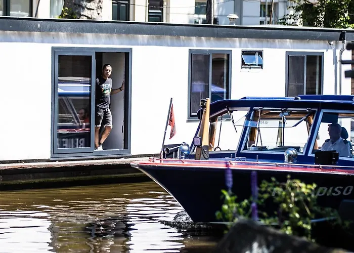 Amsterdam-Houseboat-Amstel Amsterdam