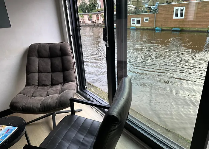 Amsterdam-Houseboat-Amstel Guest house
